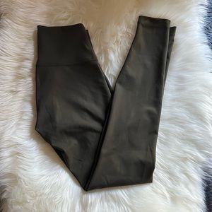 Lululemon Wundertrain Leggings Size 6 28” Dark Olive 🫒